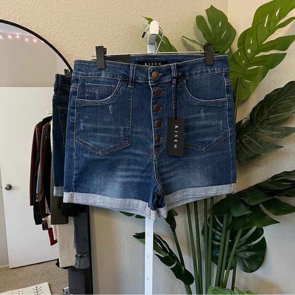 ✨ Risen Los Angeles Denim Button-Fly ShortsSize LTrendy & Flattering